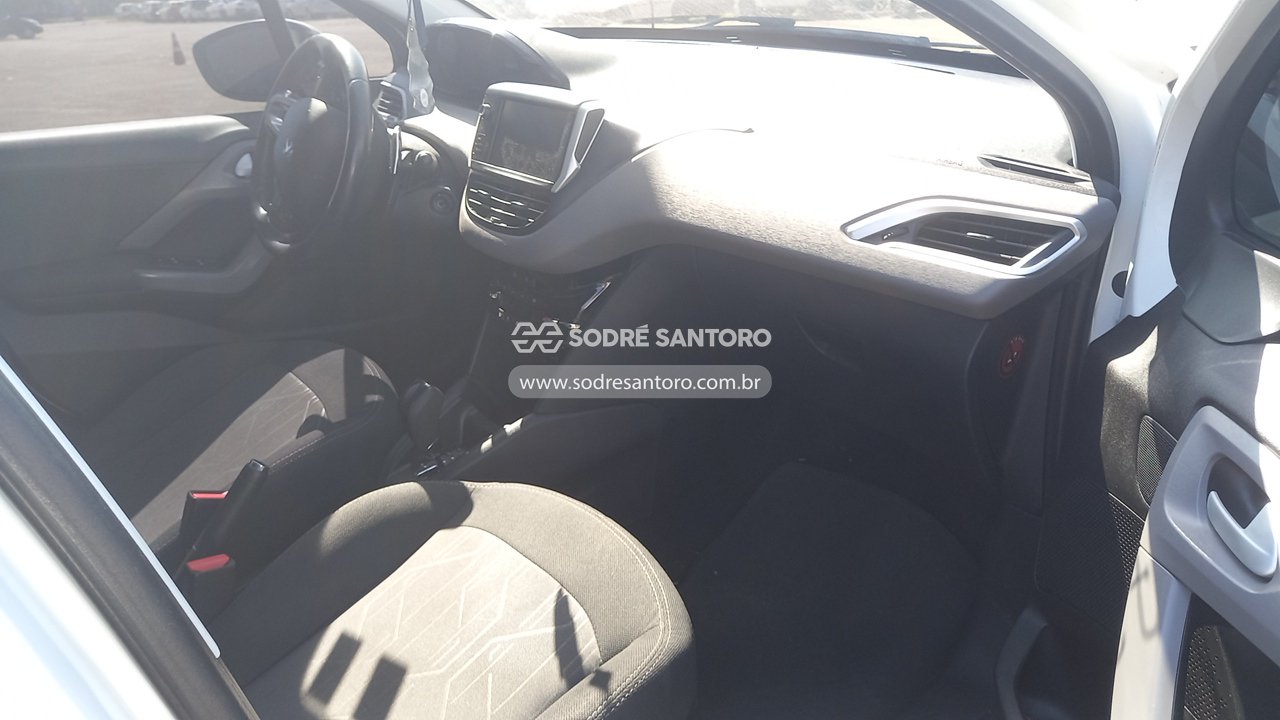 Peugeot 208 Allure AT - 2016/2017 — foto 8 de 12