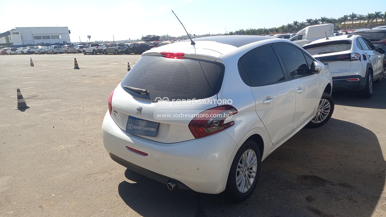 Peugeot 208 Allure AT - 2016/2017 — foto 4 de 12