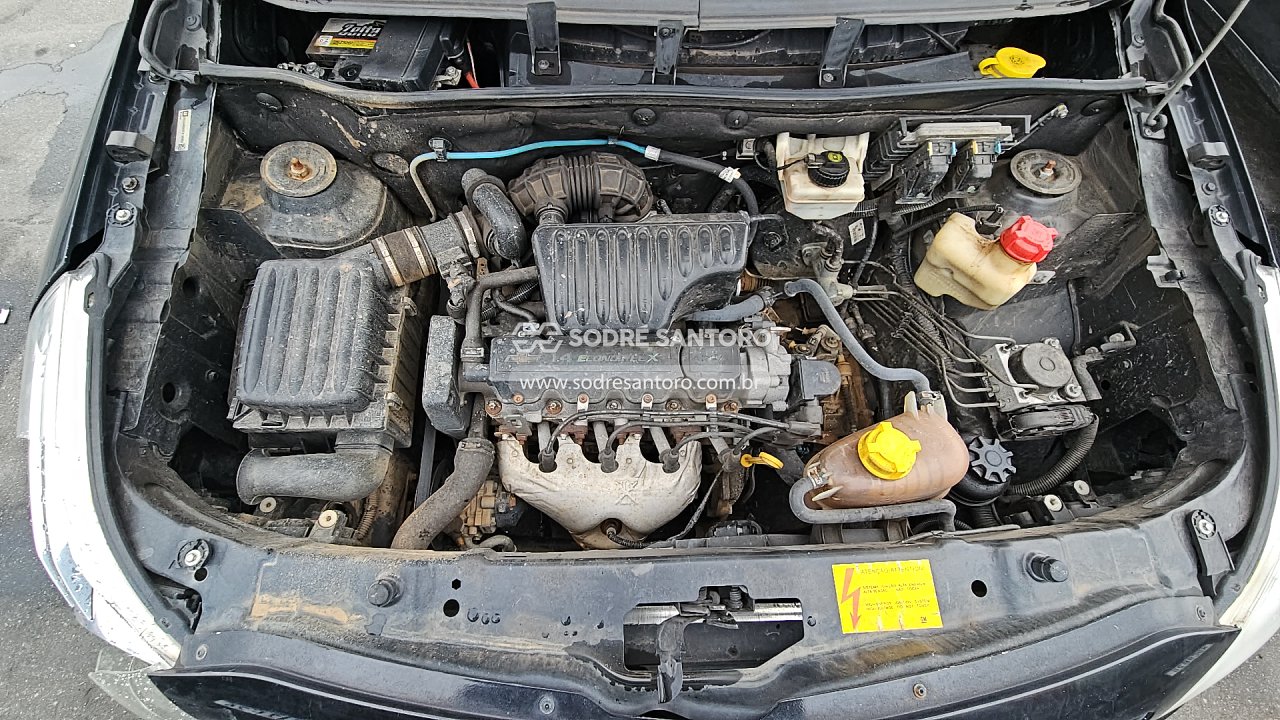 Chevrolet Montana LS - 2014/2015 — foto 5 de 12
