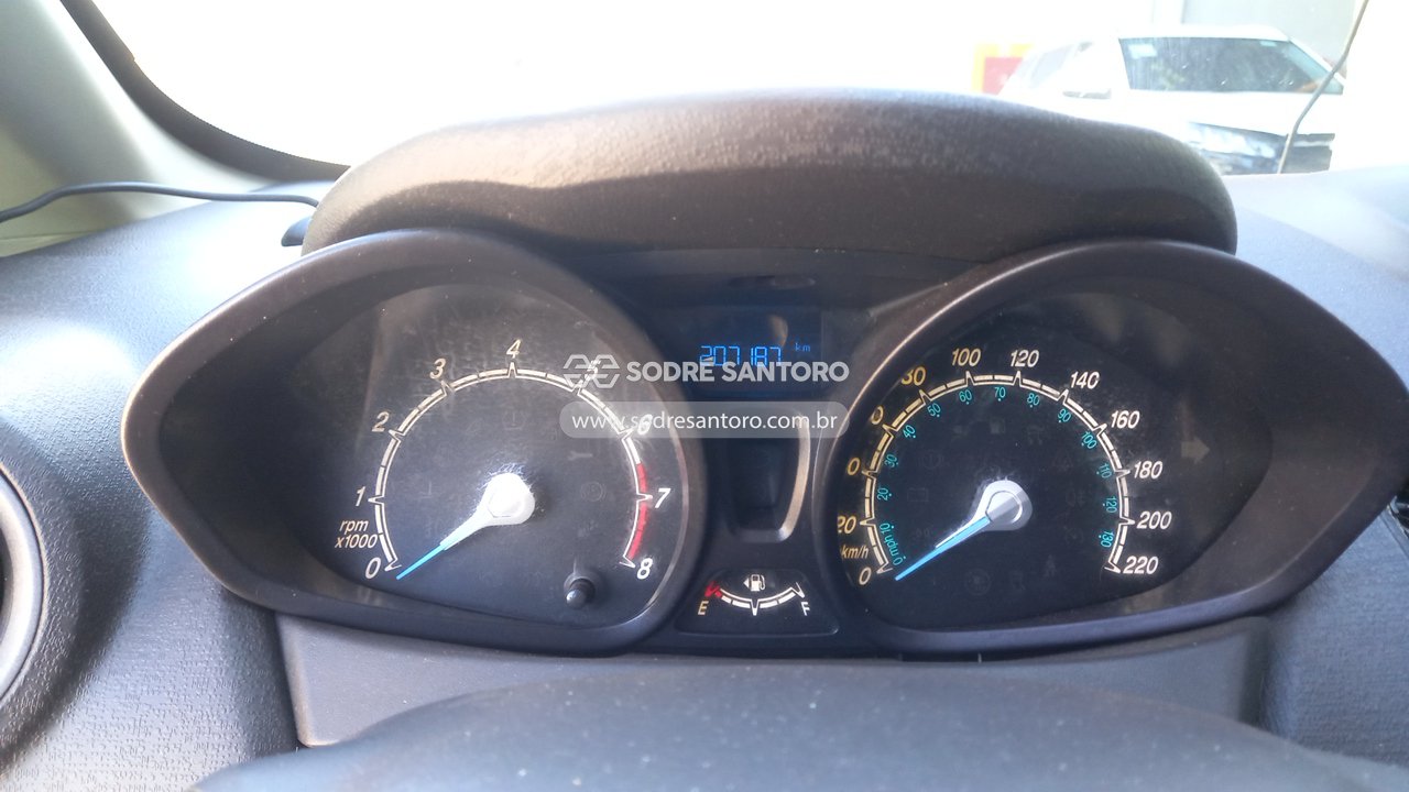 Ford Fiesta SD 1.6lse - 2013/2014 — foto 7 de 12