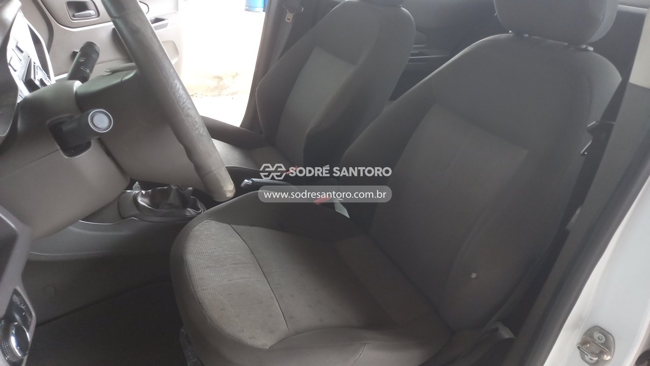 Chevrolet Cobalt 1.4 LS - 2013/2013 — foto 9 de 12
