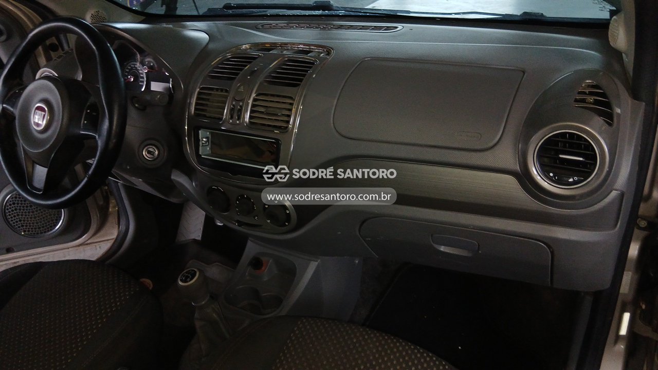 Fiat Siena Essence 1.6 - 2013/2014 — foto 8 de 12
