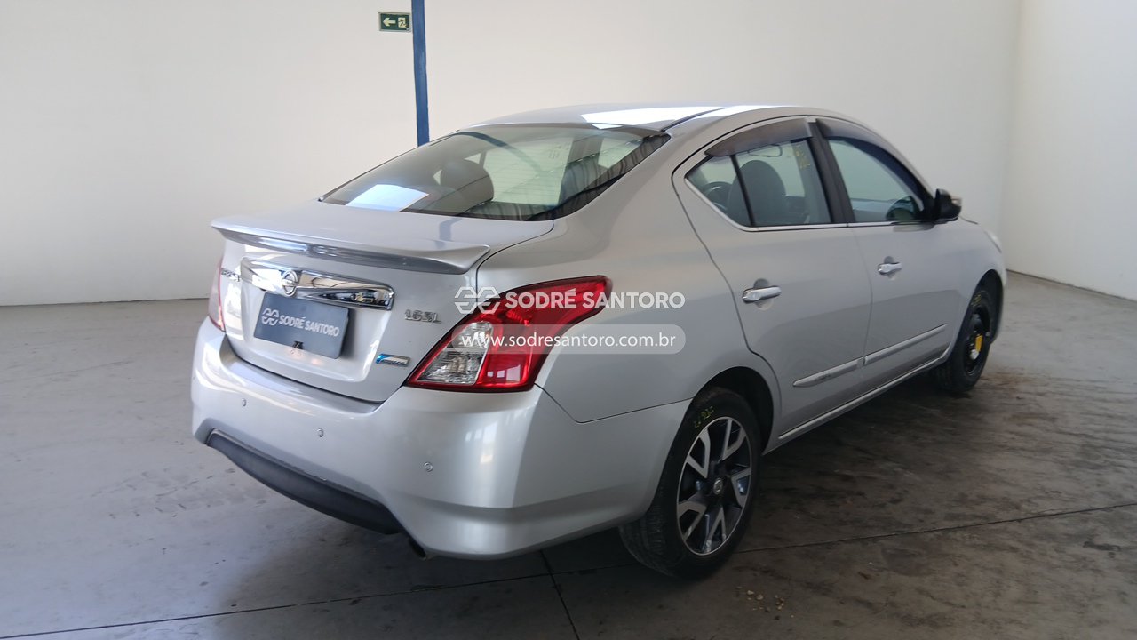 Nissan Versa 16sl Cvt - 2017/2017 — foto 4 de 12