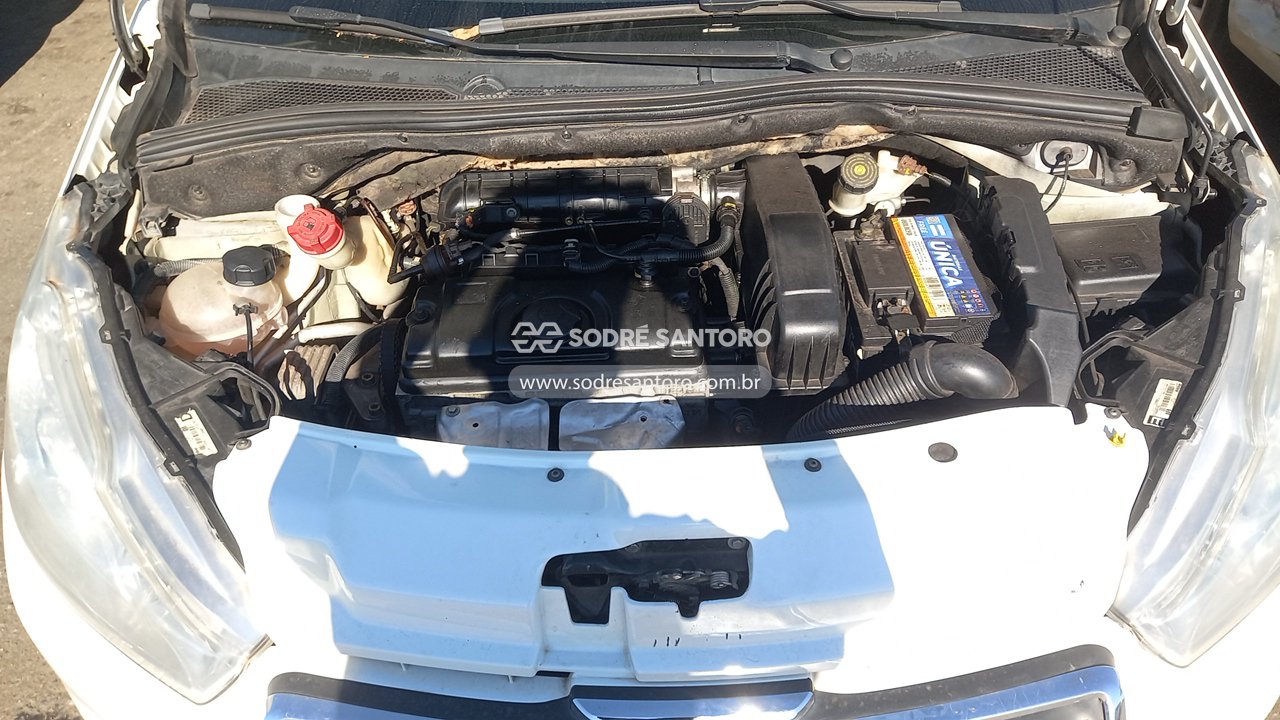 Peugeot 208 Allure - 2014/2015 — foto 5 de 12