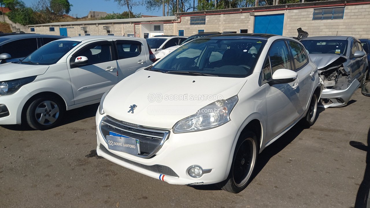 Peugeot 208 Allure - 2014/2015 — foto 3 de 12