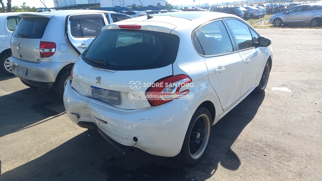Peugeot 208 Allure - 2014/2015 — foto 4 de 12