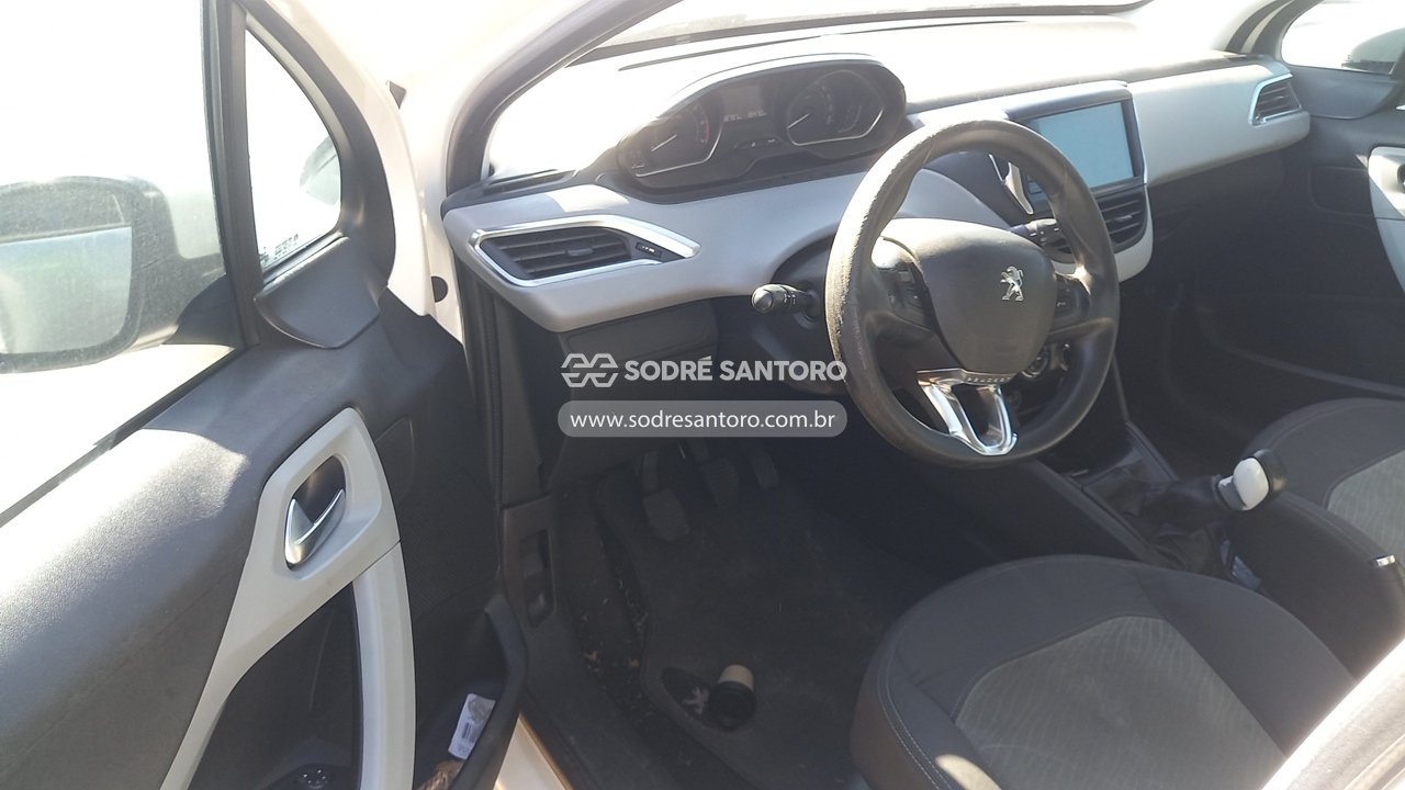 Peugeot 208 Allure - 2014/2015 — foto 6 de 12