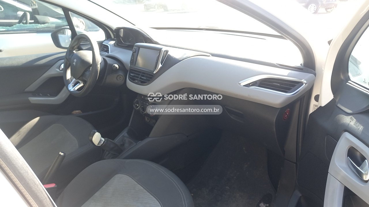 Peugeot 208 Allure - 2014/2015 — foto 8 de 12