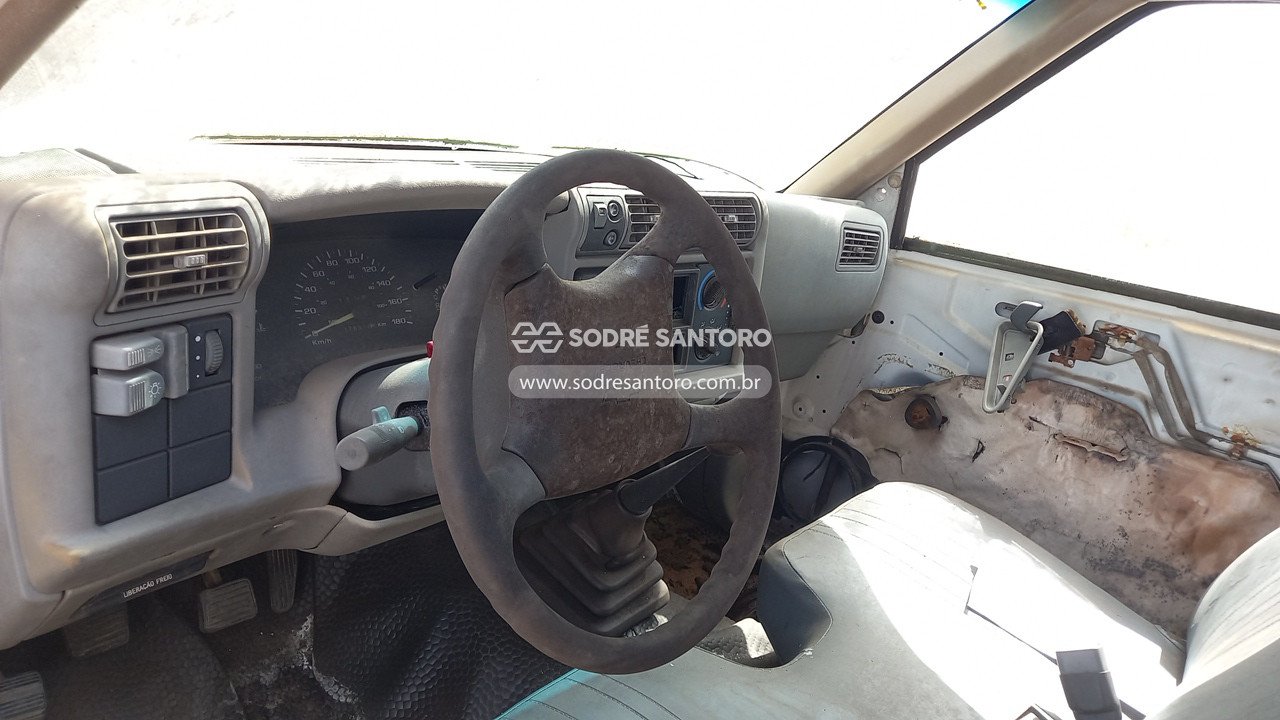 Foto 6 de 13: CHEVROLET - S10 2.5 D 4X4 1998/1998