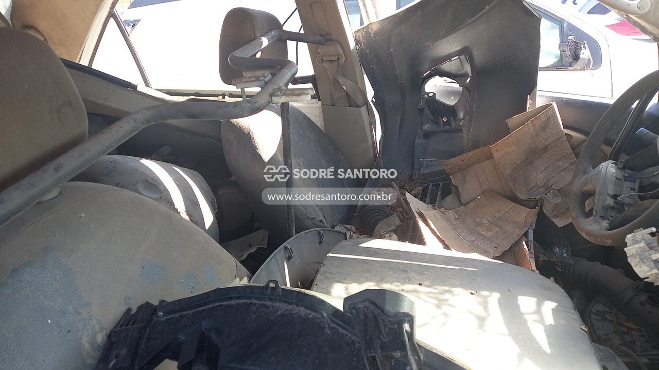 Foto 8 de 13: TOYOTA - HILUX SW4 4X2SR 2014/2014
