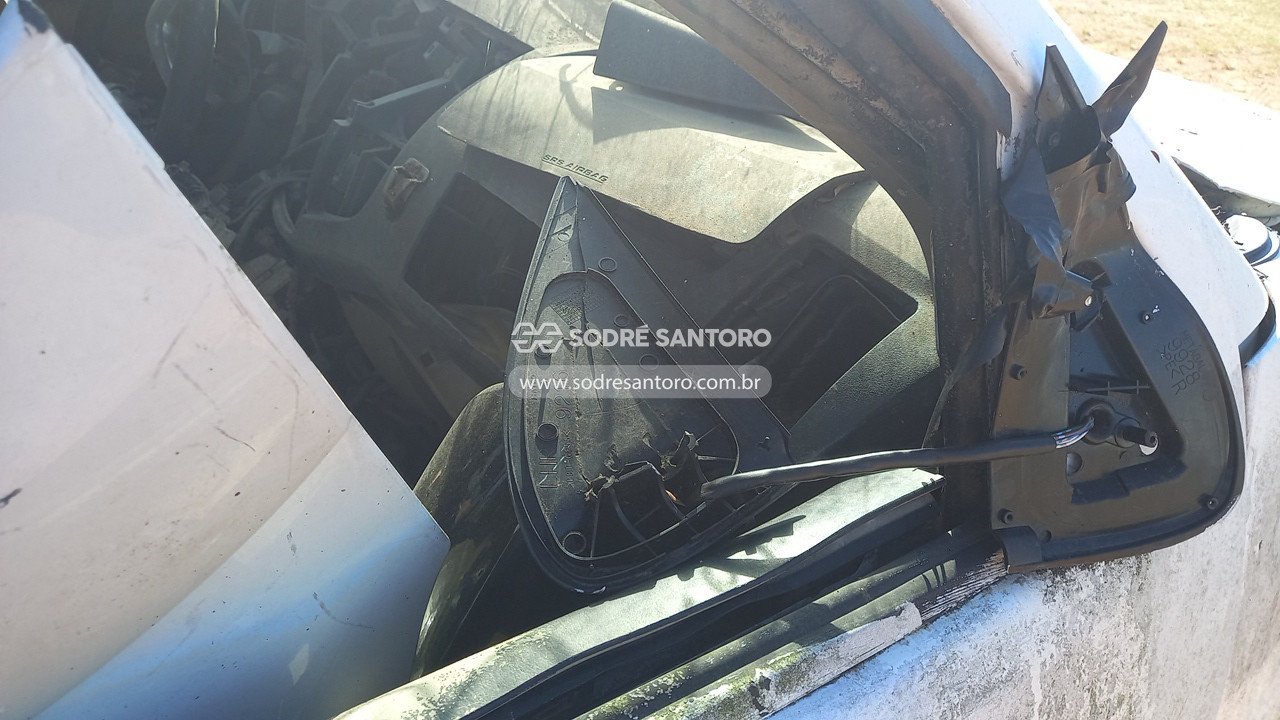 Foto 10 de 13: TOYOTA - HILUX SW4 4X2SR 2014/2014