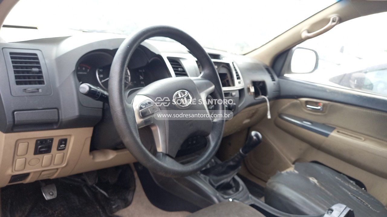 Foto 6 de 13: TOYOTA - HILUX SW4 4X2SR 2014/2014