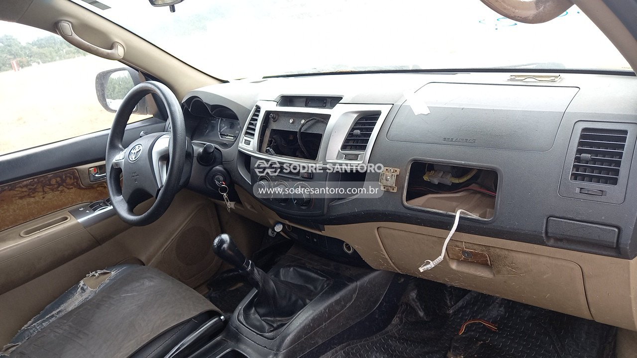 Foto 7 de 13: TOYOTA - HILUX SW4 4X2SR 2014/2014