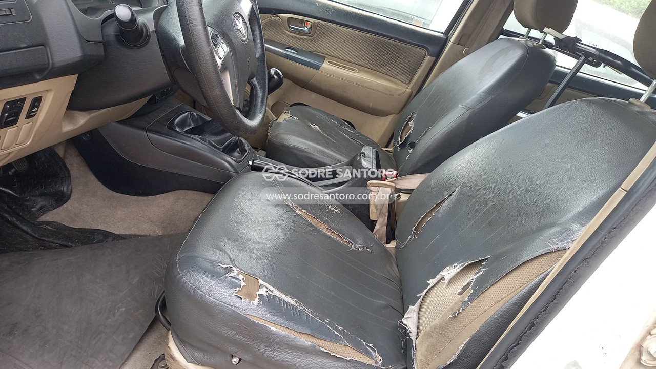 Foto 8 de 13: TOYOTA - HILUX SW4 4X2SR 2014/2014