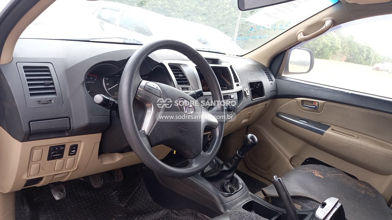 Foto 6 de 13: TOYOTA - HILUX SW4 4X2SR 2014/2014