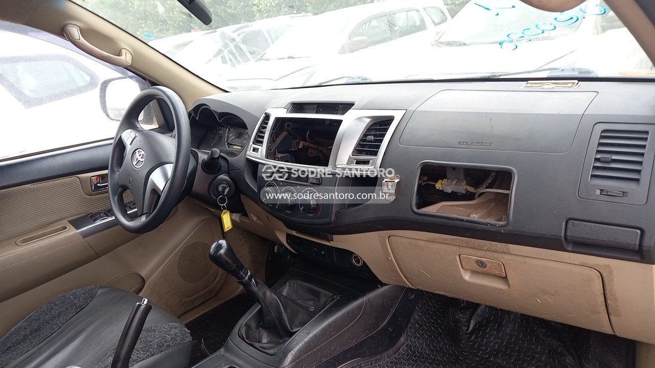 Foto 7 de 13: TOYOTA - HILUX SW4 4X2SR 2014/2014