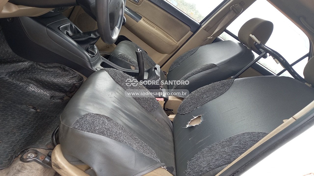 Foto 8 de 13: TOYOTA - HILUX SW4 4X2SR 2014/2014