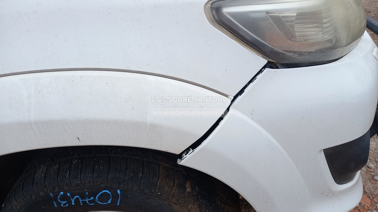 Foto 10 de 13: TOYOTA - HILUX SW4 4X2SR 2014/2014
