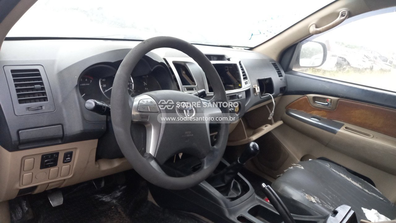 Foto 6 de 13: TOYOTA - HILUX SW4 4X2SR 2014/2014