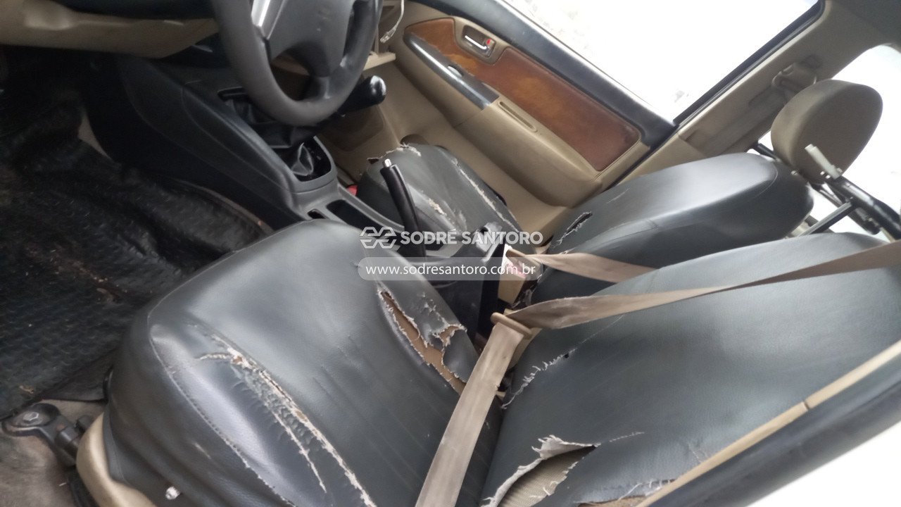 Foto 8 de 13: TOYOTA - HILUX SW4 4X2SR 2014/2014