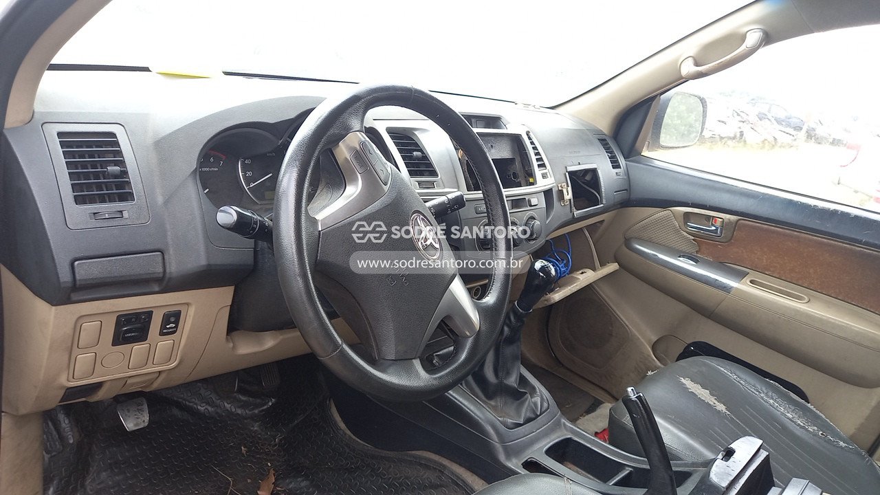 Foto 6 de 13: TOYOTA - HILUX SW4 4X2SR 2014/2014