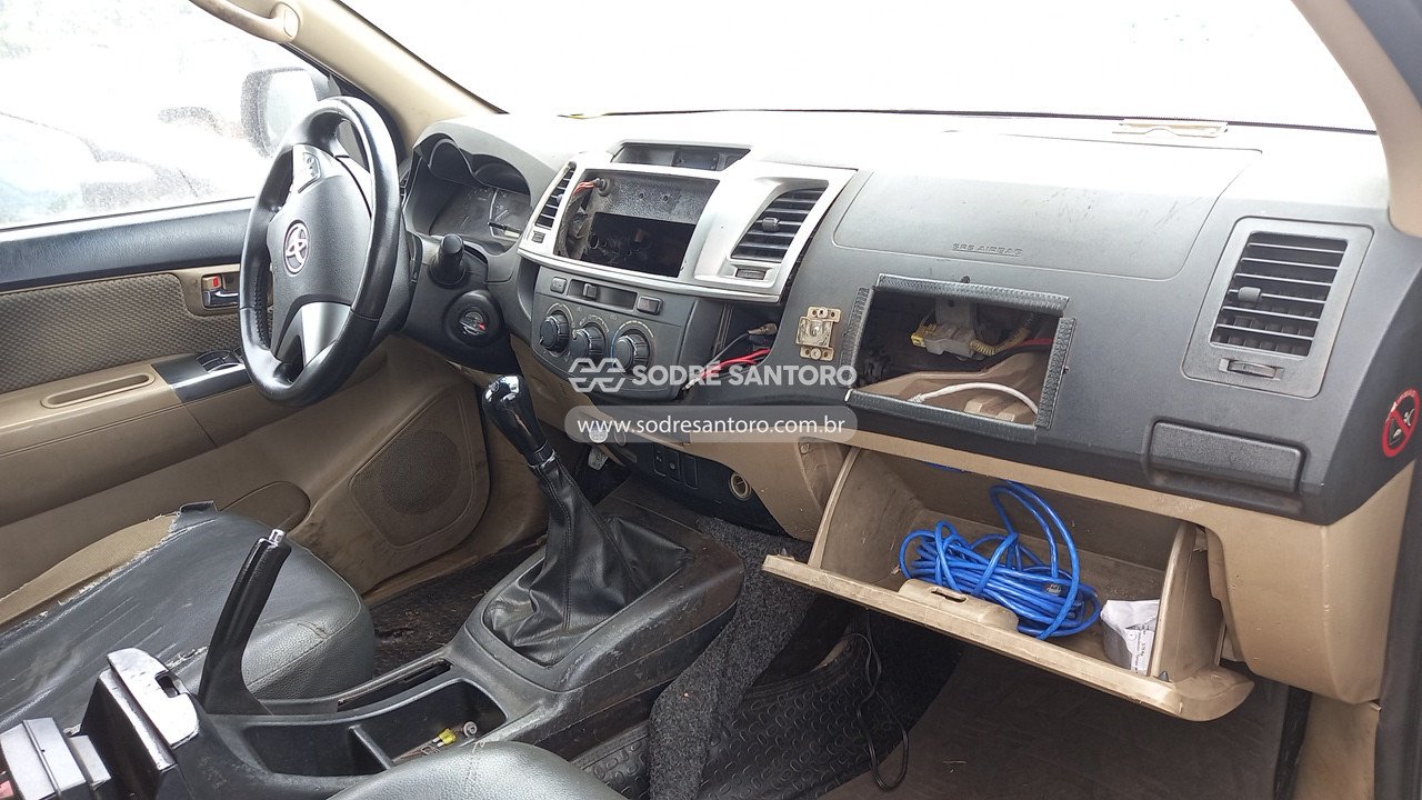Foto 7 de 13: TOYOTA - HILUX SW4 4X2SR 2014/2014