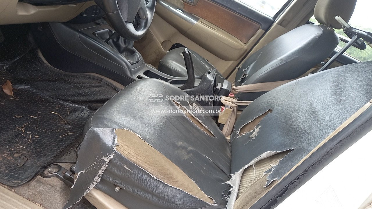 Foto 8 de 13: TOYOTA - HILUX SW4 4X2SR 2014/2014