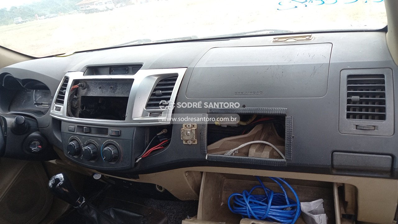 Foto 11 de 13: TOYOTA - HILUX SW4 4X2SR 2014/2014