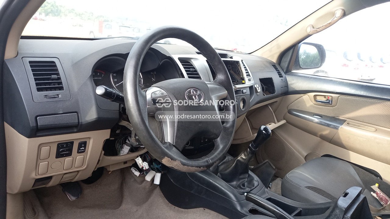 Foto 6 de 13: TOYOTA - HILUX SW4 4X2SR 2014/2014