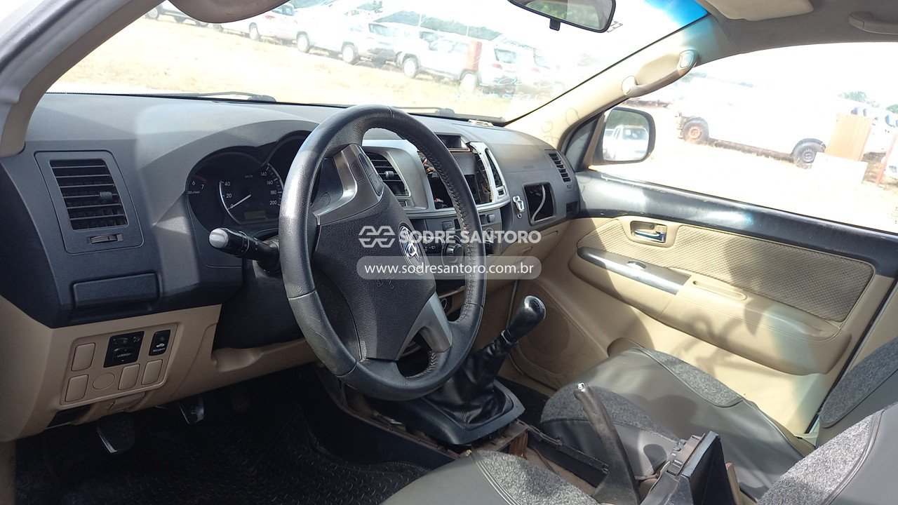 Foto 6 de 13: TOYOTA - HILUX SW4 4X2SR 2014/2014