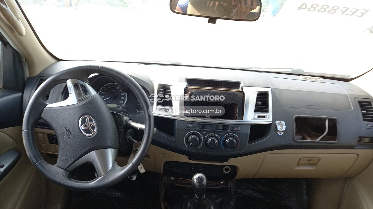 Foto 7 de 13: TOYOTA - HILUX SW4 4X2SR 2014/2014