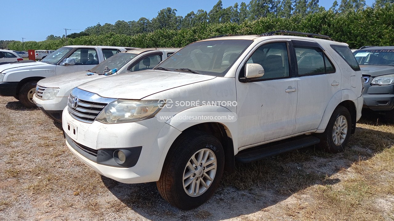 Foto 3: TOYOTA - HILUX SW4 SR 4X2 2.7/ 2.7 FLEX 16V AUT. 2013/2013