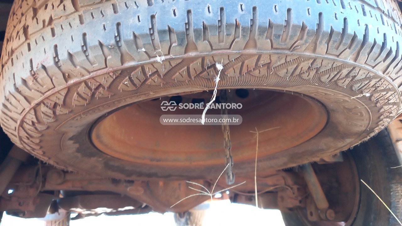 Foto 9 de 13: TOYOTA - HILUX SW4 SR 4X2 2.7/ 2.7 FLEX 16V AUT. 2013/2013