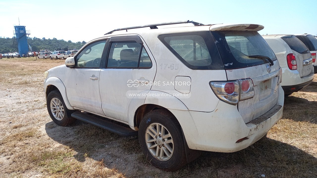 Foto 2: TOYOTA - HILUX SW4 SR 4X2 2.7/ 2.7 FLEX 16V AUT. 2013/2013