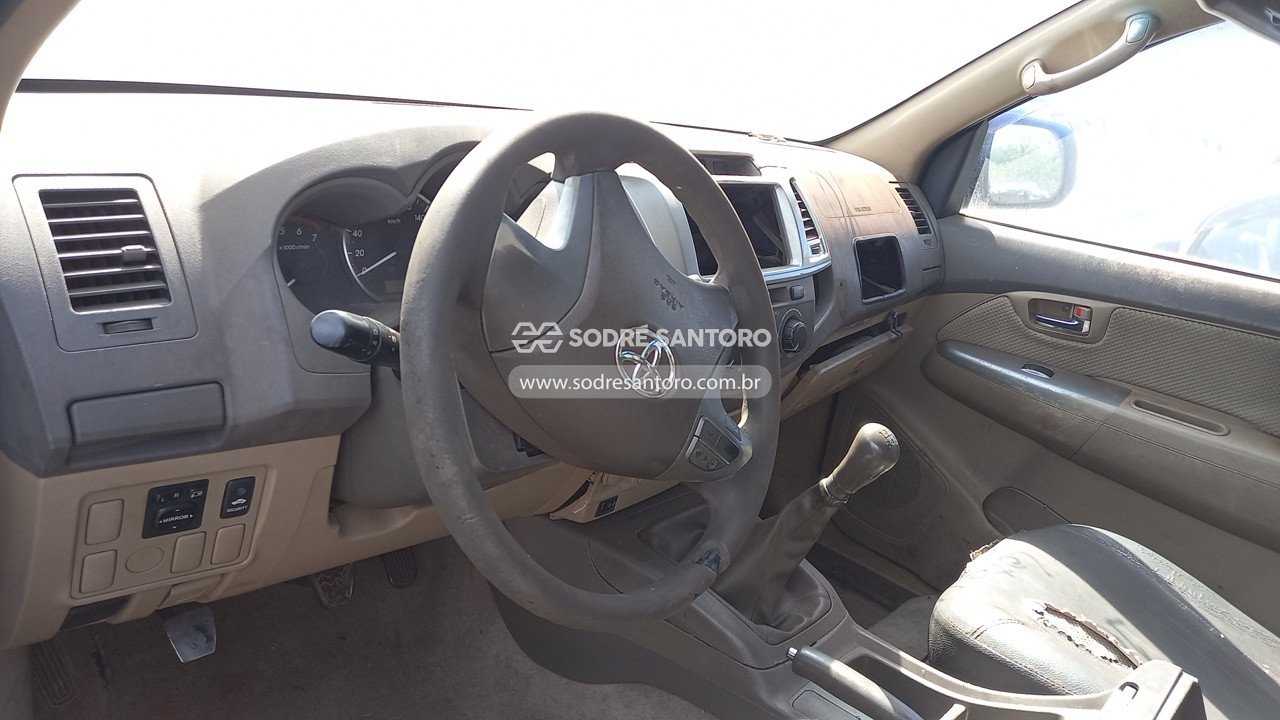 Foto 6 de 13: TOYOTA - HILUX SW4 SR 4X2 2.7/ 2.7 FLEX 16V AUT. 2013/2013