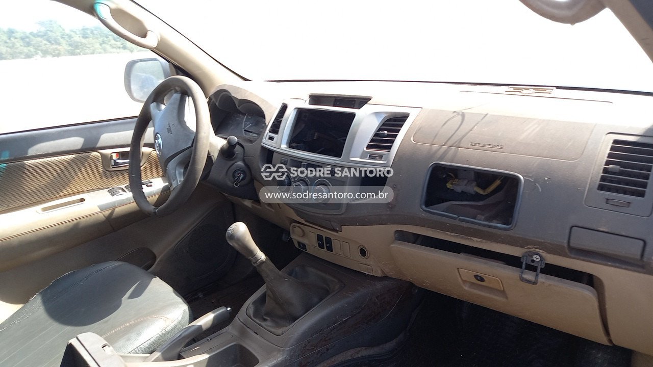Foto 7 de 13: TOYOTA - HILUX SW4 SR 4X2 2.7/ 2.7 FLEX 16V AUT. 2013/2013