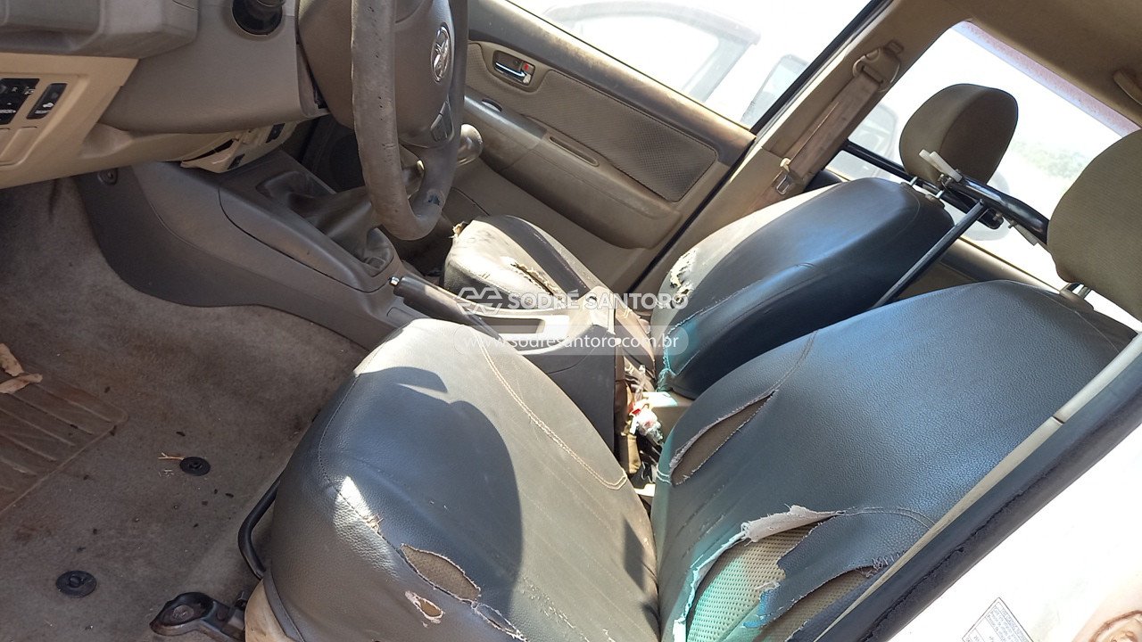 Foto 8 de 13: TOYOTA - HILUX SW4 SR 4X2 2.7/ 2.7 FLEX 16V AUT. 2013/2013