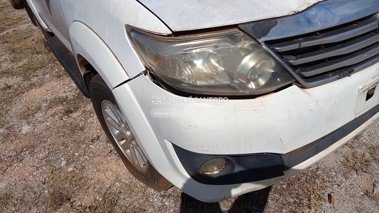 Foto 10 de 13: TOYOTA - HILUX SW4 SR 4X2 2.7/ 2.7 FLEX 16V AUT. 2013/2013