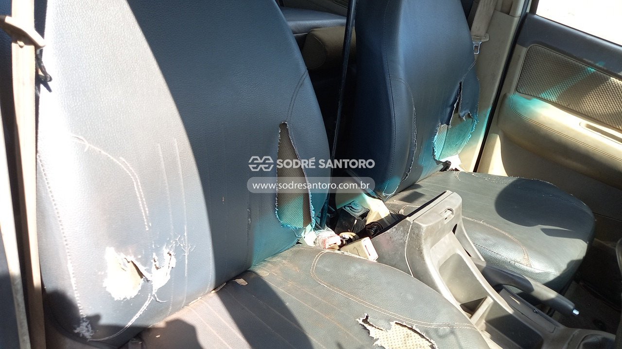 Foto 12 de 13: TOYOTA - HILUX SW4 SR 4X2 2.7/ 2.7 FLEX 16V AUT. 2013/2013