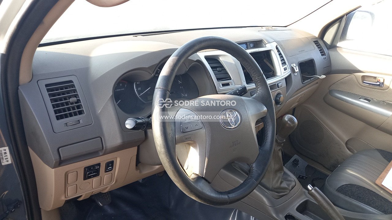 Foto 6 de 13: TOYOTA - HILUX SW4. 2013/2013