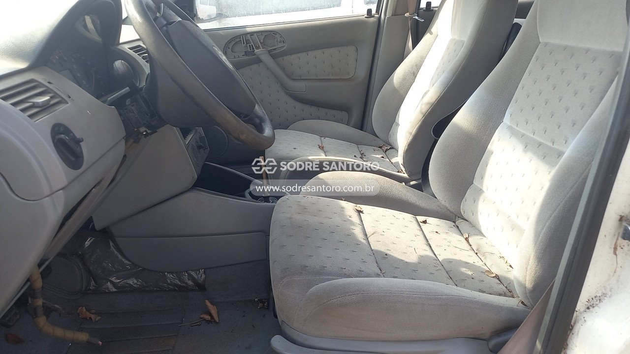 Foto 8 de 13: VOLKSWAGEN - PARATI 1.6 2001/2001