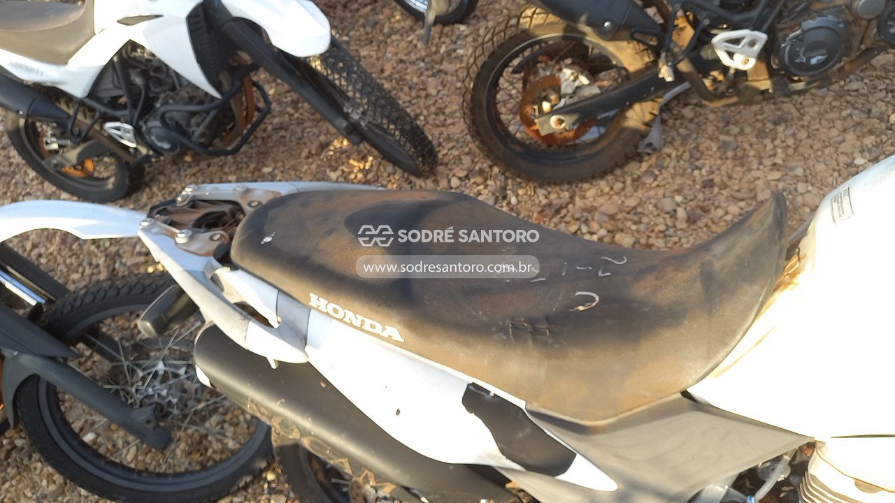 Foto 8 de 13: HONDA - XRE 300 2016/2016
