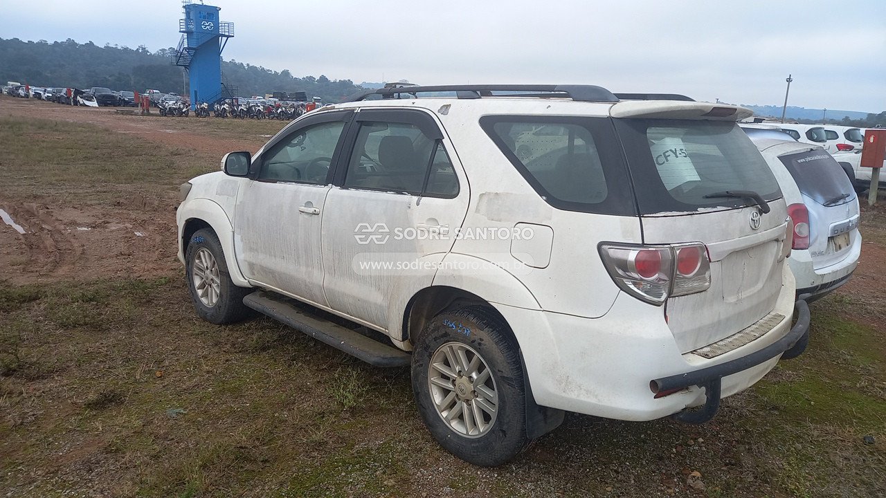 Foto 2: TOYOTA - HILUX SW4 . 2013/2013