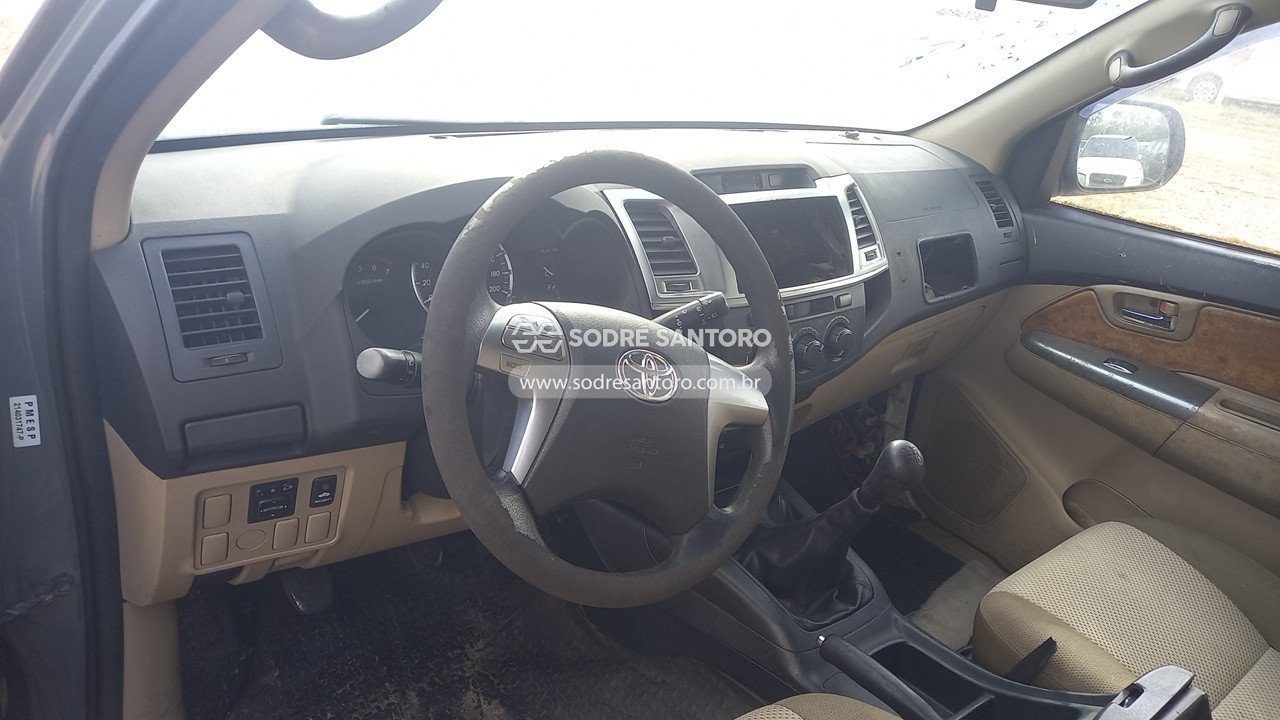Foto 6 de 13: TOYOTA - HILUX SW4 4X2SR 2014/2014