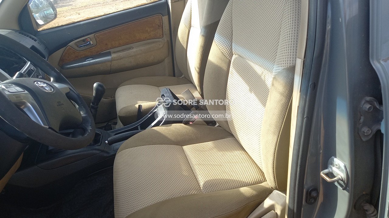 Foto 8 de 13: TOYOTA - HILUX SW4 4X2SR 2014/2014