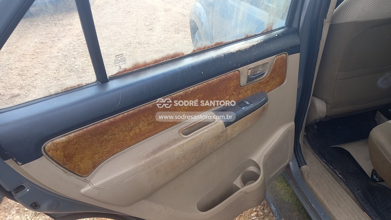 Foto 11 de 13: TOYOTA - HILUX SW4 4X2SR 2014/2014