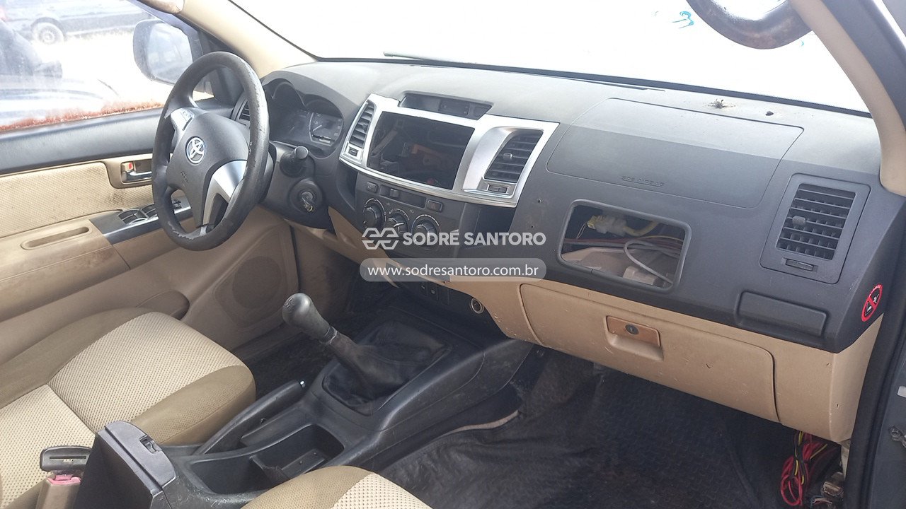 Foto 7 de 13: TOYOTA - HILUX SW4 4X2SR 2014/2014