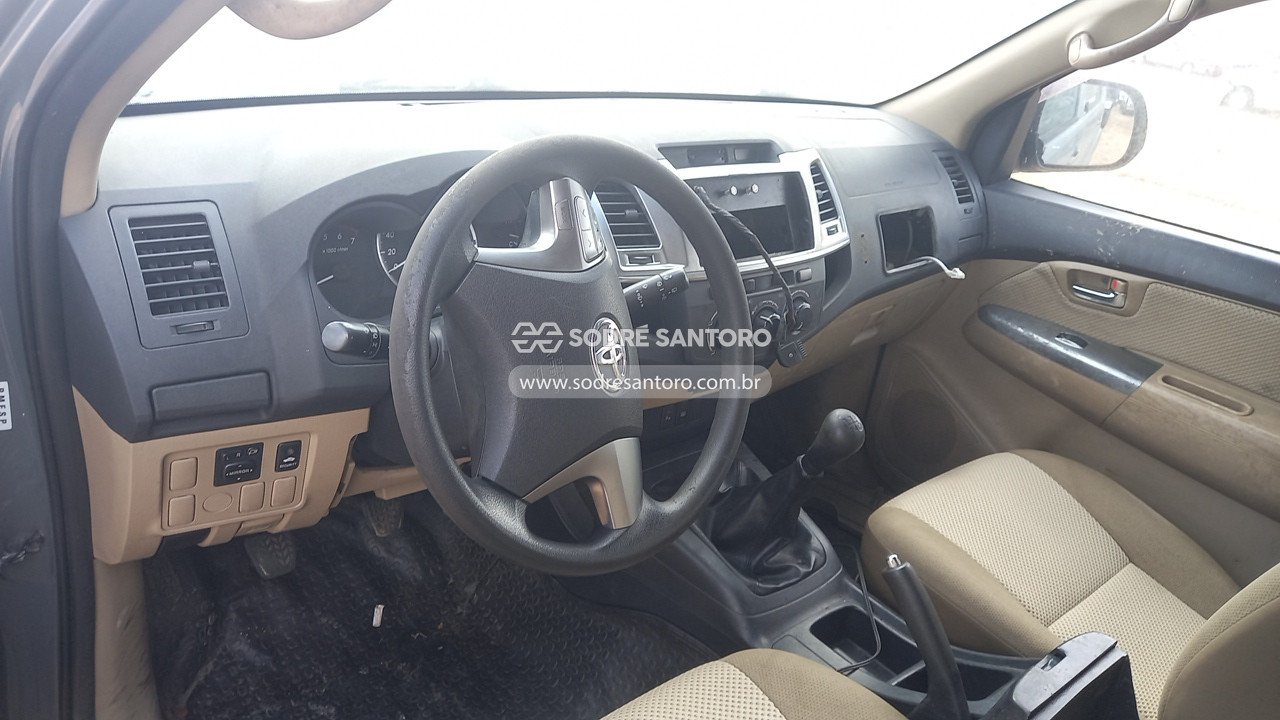 Foto 6 de 13: TOYOTA - HILUX SW4 4X2SR 2014/2014