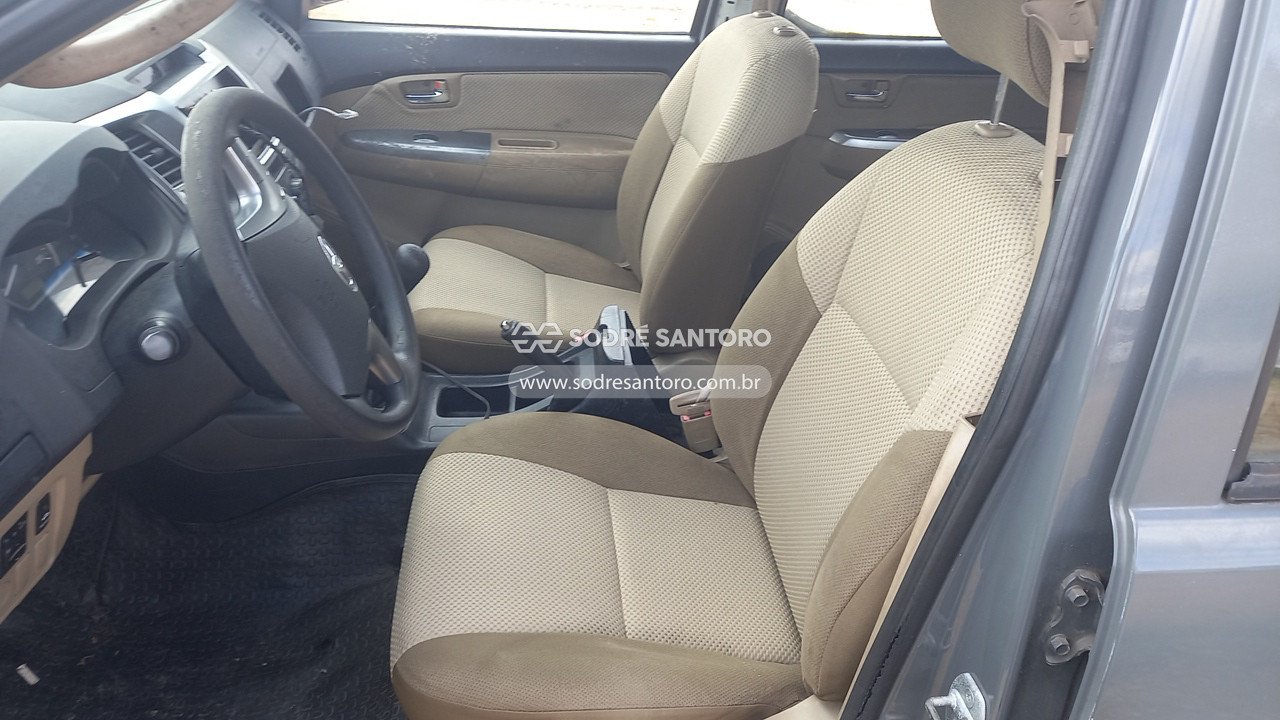 Foto 8 de 13: TOYOTA - HILUX SW4 4X2SR 2014/2014