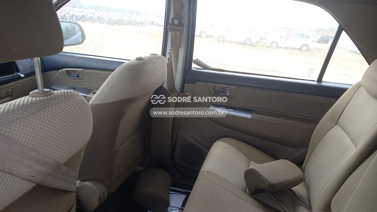 Foto 11 de 13: TOYOTA - HILUX SW4 4X2SR 2014/2014